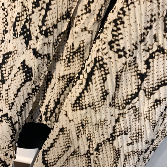 Aldo Benarth Lizard Print Scarf NWT - Picture 3 of 4